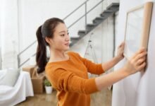 how to hang a picture